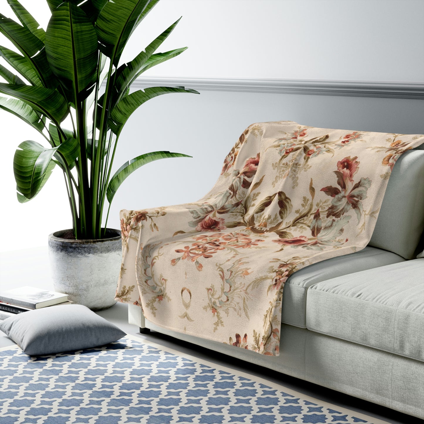 Velveteen Plush Blanket With a Vintage Floral Pattern